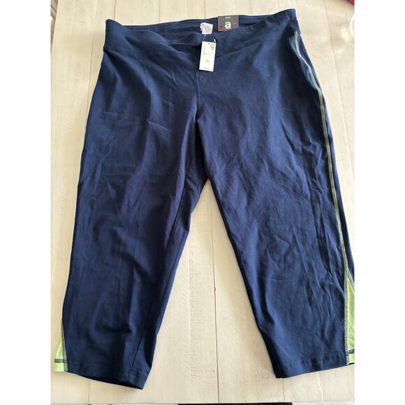 Navy Avenue Capris Size 18/20 NWT Retail 45$ - Picture 1 of 3